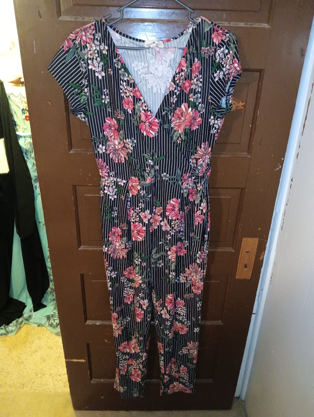 GUC Derek Heart Stiped Floral V-Neck Jumpsuit Jrs. L